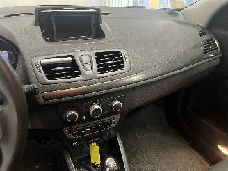 Renault Mégane Megane III Grandtour (KZ) Combi 5-drs 1.5 dCi 110 (K9K-636(K9K-A6)) [8=
1kW]  (02-2009/04-2016) picture 15