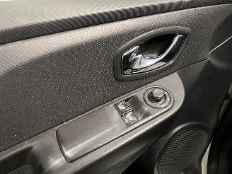 Renault Clio Clio III Estate/Grandtour (KR) Combi 1.2 16V 75 (D4F-740(D4F-D7)) [55k=
W]  (02-2008/12-2014) picture 12