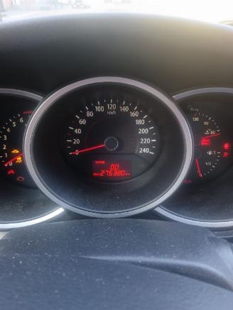 Kia Sorento Sorento II (XM) SUV 2.4 16V 4x2 (G4KE) [128kW]  (11-2009/12-2015) picture 2
