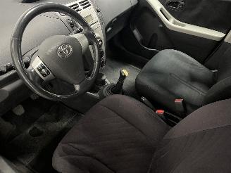 Toyota Yaris Yaris II (P9) Hatchback 1.3 16V VVT-i (2SZFE) [64kW]  (08-2005/11-2010=
) picture 15