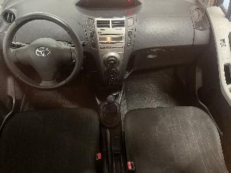 Toyota Yaris Yaris II (P9) Hatchback 1.0 12V VVT-i (1KR-FE) [51kW]  (08-2005/12-201=
1) picture 11