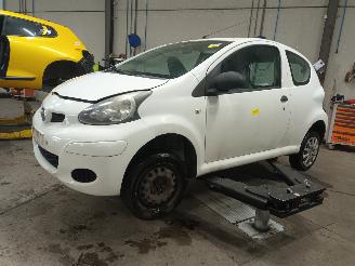 disassembly passenger cars Toyota Aygo Aygo (B10) Hatchback 1.0 12V VVT-i (1KR-FE) [50kW]  (07-2005/05-2014) 2011/1