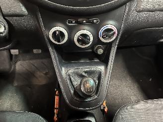 Hyundai I-10 i10 (F5) Hatchback 1.1i 12V (G4HG) [49kW]  (01-2008/12-2013) picture 18