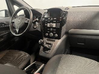 Opel Zafira Zafira (M75) MPV 1.8 16V Ecotec (Z18XER(Euro 4)) [103kW]  (07-2005/04-=
2015) picture 13