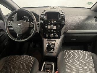 Opel Zafira Zafira (M75) MPV 1.8 16V Ecotec (Z18XER(Euro 4)) [103kW]  (07-2005/04-=
2015) picture 14