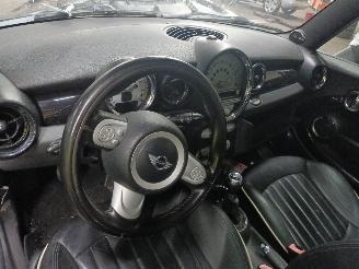 Mini Mini Mini (R56) Hatchback 1.6 Cooper D 16V (DV6TED4(9HZ)) [80kW]  (11-2006/=
09-2010) picture 5