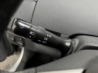 Toyota Yaris Yaris II (P9) Hatchback 1.3 16V VVT-i (2SZFE) [64kW]  (08-2005/11-2010=
) picture 17