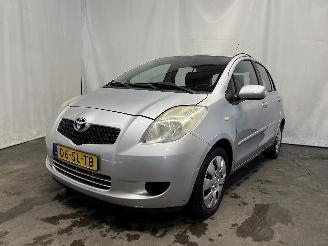 Auto incidentate Toyota Yaris Yaris II (P9) Hatchback 1.3 16V VVT-i (2SZFE) [64kW]  (08-2005/11-2010=
) 2006/3