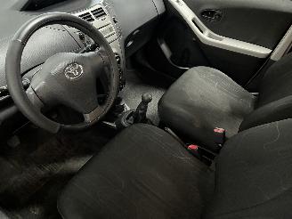 Toyota Yaris Yaris II (P9) Hatchback 1.0 12V VVT-i (1KR-FE) [51kW]  (08-2005/12-201=
1) picture 12