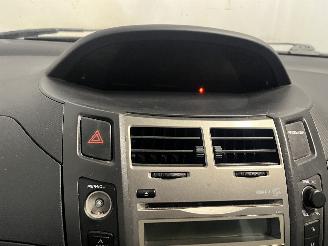 Toyota Yaris Yaris II (P9) Hatchback 1.33 16V Dual VVT-I (1NRFE) [74kW]  (11-2008/1=
2-2011) picture 25