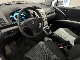 Toyota Corolla Corolla Verso (R10/11) MPV 1.6 16V VVT-i (3ZZFE) [81kW]  (04-2004/03-2=
009) picture 15