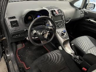 Toyota Auris Auris (E15) Hatchback 1.8 16V HSD Full Hybrid (2ZRFXE) [100kW]  (09-20=
10/09-2012) picture 29