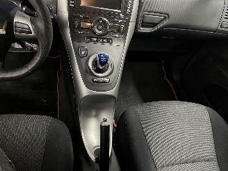 Toyota Auris Auris (E15) Hatchback 1.8 16V HSD Full Hybrid (2ZRFXE) [100kW]  (09-20=
10/09-2012) picture 35