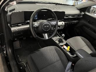 Hyundai Kona Kona (SX2) SUV 1.0 T-GDI 12V Hybrid 48V (G3LF) [74kW]  (04-2023/...) picture 22
