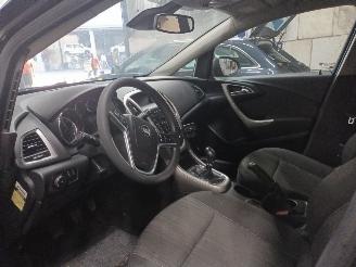 Opel Astra Astra J Sports Tourer (PD8/PE8/PF8) Combi 1.7 CDTi 16V (A17DTR(Euro 5)=
) [81kW]  (10-2010/10-2015) picture 5