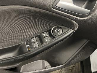 Ford Focus Focus 3 Wagon Combi 1.0 Ti-VCT EcoBoost 12V 125 (M1DA(Euro 5)) [92kW] =
 (02-2012/05-2018) picture 19