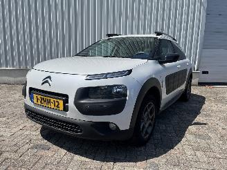 Auto incidentate Citroën C4 C4 Cactus (0B/0P) Hatchback 5-drs 1.2 PureTech 82 12V (EB2F(HMZ)) [60k=
W]  (09-2014/...) 2015/1