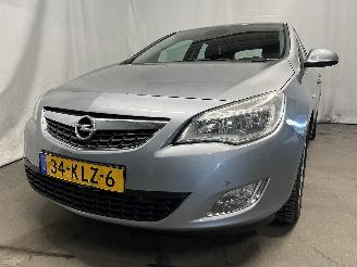 Voiture accidenté Opel Astra Astra J (PC6/PD6/PE6/PF6) Hatchback 5-drs 1.6 16V (A16XER(Euro 5)) [85=
kW]  (12-2009/10-2015) 2010/1