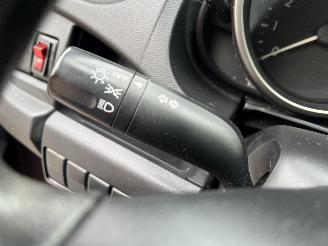 Mazda 5 5 (CWA9) MPV 2.0i 16V (LFZB) [110kW]  (09-2010/...) picture 14