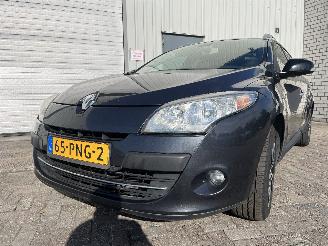 Voiture accidenté Renault Mégane Megane III Grandtour (KZ) Combi 5-drs 1.4 16V TCe 130 (H4J-700(H4J-A7)=
) [96kW]  (05-2009/02-2016) 2011/2