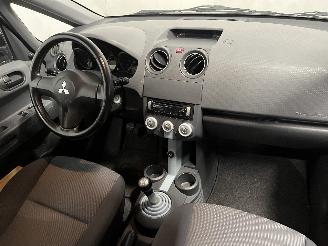 Mitsubishi Colt Colt (Z2/Z3) Hatchback 1.3 16V (4A90) [70kW]  (06-2004/06-2012) picture 11
