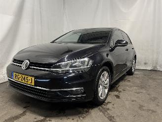 damaged passenger cars Volkswagen Golf Golf VII (AUA) Hatchback 1.0 TSI 12V (CHZC(Euro 6)) [81kW]  (11-2016/0=
8-2020) 2017/11