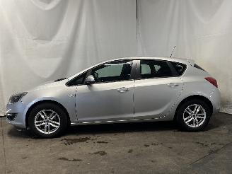 Opel Astra Astra J (PC6/PD6/PE6/PF6) Hatchback 5-drs 1.4 16V ecoFLEX (B14XER(Euro=
 6)) [74kW]  (12-2009/10-2015) picture 4
