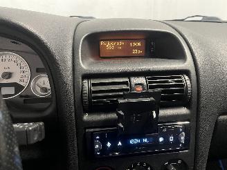 Opel Astra Astra G (F08/48) Hatchback 2.0 16V OPC (X20XER) [117kW]  (11-1999/09-2=
002) picture 14