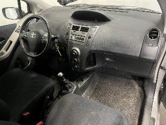 Toyota Yaris Yaris II (P9) Hatchback 1.33 16V Dual VVT-I (1NRFE) [74kW]  (11-2008/1=
2-2011) picture 8