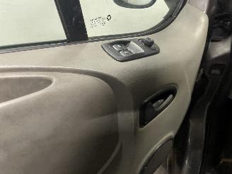Renault Trafic Trafic New (FL) Van 2.5 dCi 16V 135 (G9U-730) [99kW]  (05-2003/10-2006=
) picture 14
