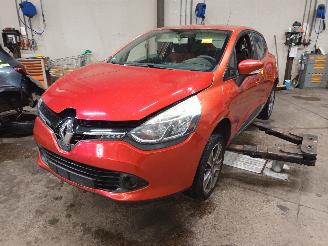 Sloopauto Renault Clio Clio IV (5R) Hatchback 5-drs 0.9 Energy TCE 90 12V (H4B-400(H4B-A4)) [=
66kW]  (11-2012/08-2021) 2013/9