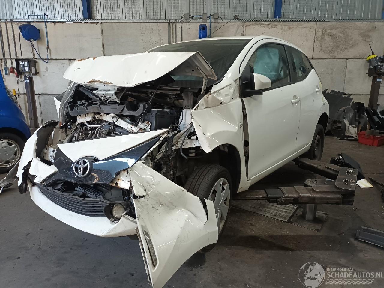 Toyota Aygo Aygo (B40) Hatchback 1.0 12V VVT-i (1KR-FE) [51kW]  (05-2014/06-2018)