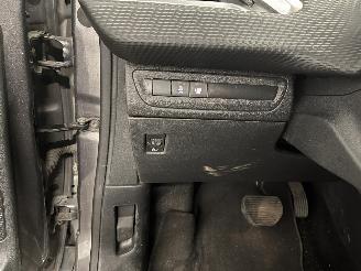 Peugeot 2008 2008 (CU) MPV 1.2 Vti 12V PureTech 82 (EB2F(HMZ)) [60kW]  (03-2013/12-=
2018) picture 19