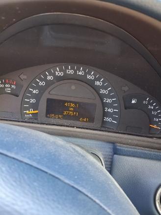 Mercedes C-klasse C (W203) Sedan 2.6 C-240 V6 18V (M112.912) [125kW]  (05-2000/02-2007) picture 2