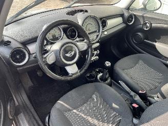 Mini Mini Mini (R56) Hatchback 1.6 16V Cooper (N12-B16A) [90kW]  (09-2009/11-201=
3) picture 15