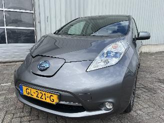 Vaurioauto  passenger cars Nissan Leaf Leaf (ZE0) Hatchback Leaf (EM61) [80kW]  (11-2010/12-2017) 2015/6