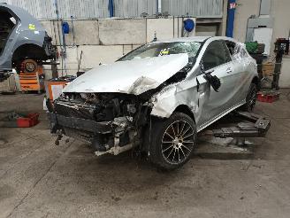Purkuautot passenger cars Mercedes A-klasse A (W176) Hatchback 1.6 A-180 16V (M270.910) [90kW]  (09-2012/05-2018) 2012/10