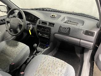Toyota Yaris Yaris (P1) Hatchback 1.3 16V VVT-i (2SZFE) [63kW]  (08-1999/11-2005) picture 16