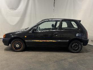 Toyota Yaris Yaris (P1) Hatchback 1.3 16V VVT-i (2SZFE) [63kW]  (08-1999/11-2005) picture 4