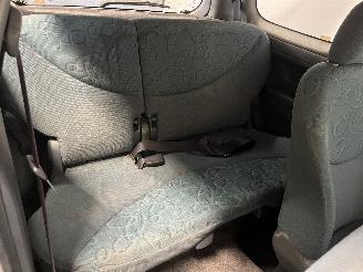 Toyota Yaris Yaris (P1) Hatchback 1.3 16V VVT-i (2NZFE) [63kW]  (08-1999/11-2005) picture 16