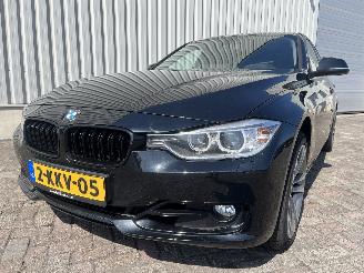 skadebil auto BMW 3-serie 3 serie Touring (F31) Combi 320i 2.0 16V (N20-B20B) [135kW]  (11-2012/=
06-2015) 2013/6