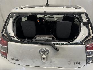 Toyota iQ iQ Hatchback 3-drs 1.0 12V VVT-i (1KR-FE) [50kW]  (01-2009/12-2015) picture 11