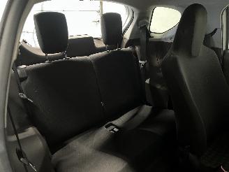 Toyota iQ iQ Hatchback 3-drs 1.0 12V VVT-i (1KR-FE) [50kW]  (01-2009/12-2015) picture 15