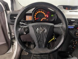 Toyota iQ iQ Hatchback 3-drs 1.0 12V VVT-i (1KR-FE) [50kW]  (01-2009/12-2015) picture 17