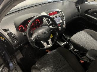 Kia Cee d Cee'd Sporty Wagon (EDF) Combi 1.4 16V (G4FA) [66kW]  (07-2009/12-2012=
) picture 14