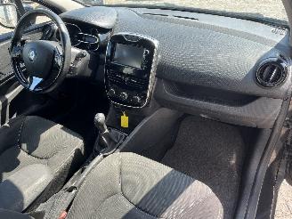 Renault Clio Clio IV Estate/Grandtour (7R) Combi 5-drs 0.9 Energy TCE 90 12V (H4B-4=
12(H4B-G4)) [66kW]  (01-2013/08-2021) picture 16
