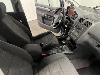 Volkswagen Touran Touran (1T1/T2) MPV 1.9 TDI 100 (AVQ) [74kW]  (02-2003/05-2004) picture 13
