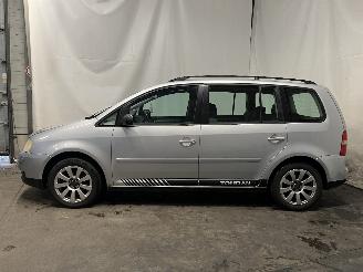 Volkswagen Touran Touran (1T1/T2) MPV 1.9 TDI 100 (AVQ) [74kW]  (02-2003/05-2004) picture 4