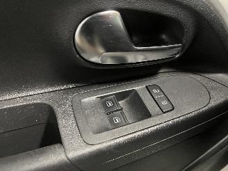 Volkswagen Up! Up! (121) Hatchback 1.0 12V 60 (CHYE) [44kW]  (08-2011/08-2020) picture 17