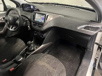 Peugeot 2008 2008 (CU) MPV 1.2 Vti 12V PureTech 82 (EB2F(HMZ)) [60kW]  (03-2013/12-=
2018) picture 14